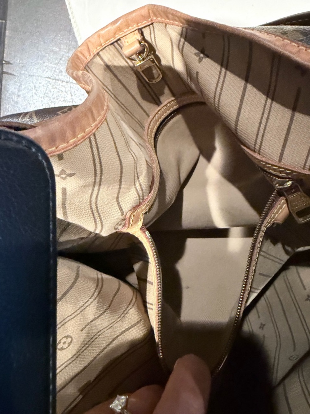 Authentic LV Delightful GM Monogram Shoulderbag - Picture 9 of 16